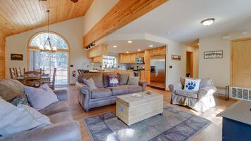 TV, fireplace, DVD player, books