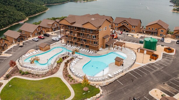 A hotel with a swimming pool, parking, and a view of a lake. - Outdoor Theater, HotTub, Pool, Pickleball, Slps 24 (Kimberling City)