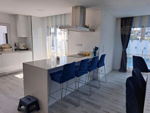 Fridge, microwave, oven, stovetop - Villa Encantada with pool (Amora)