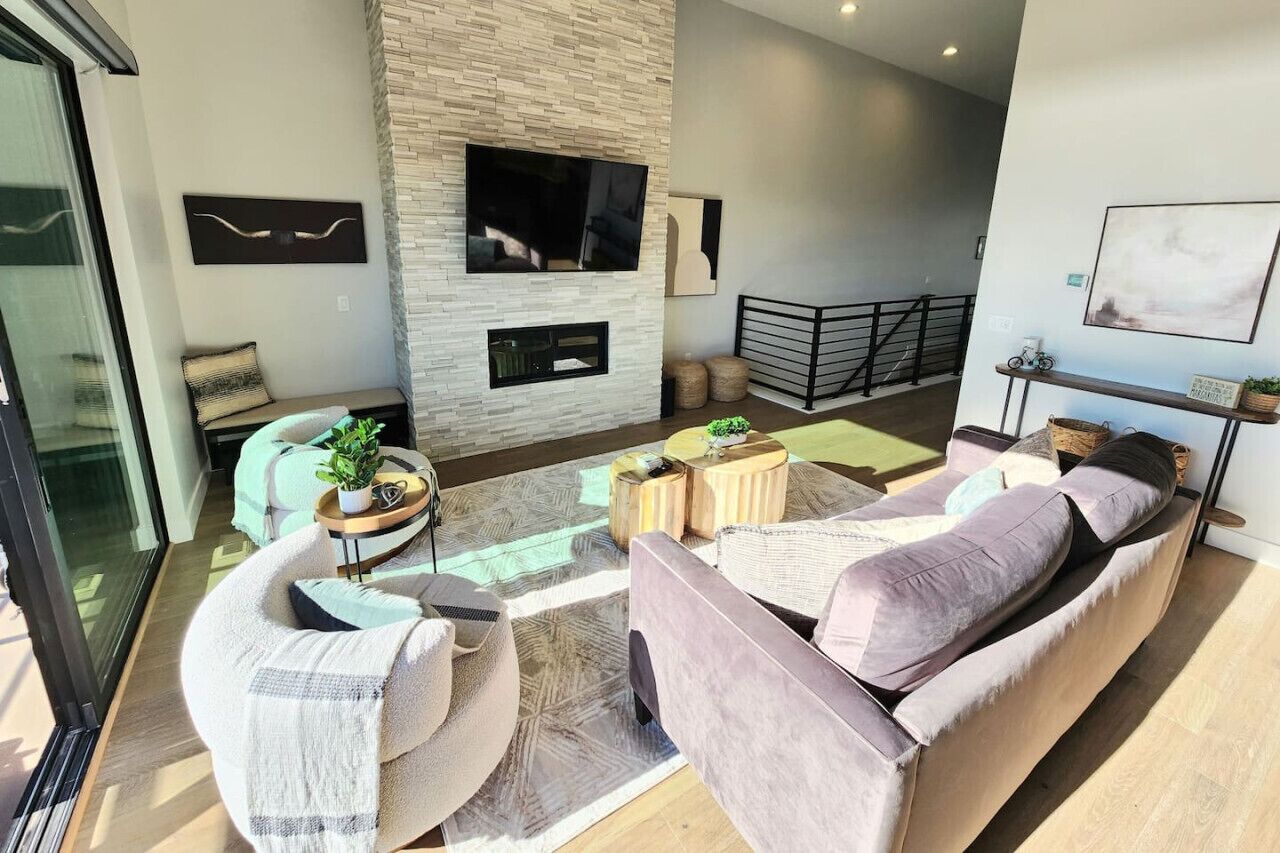 Smart TV, fireplace