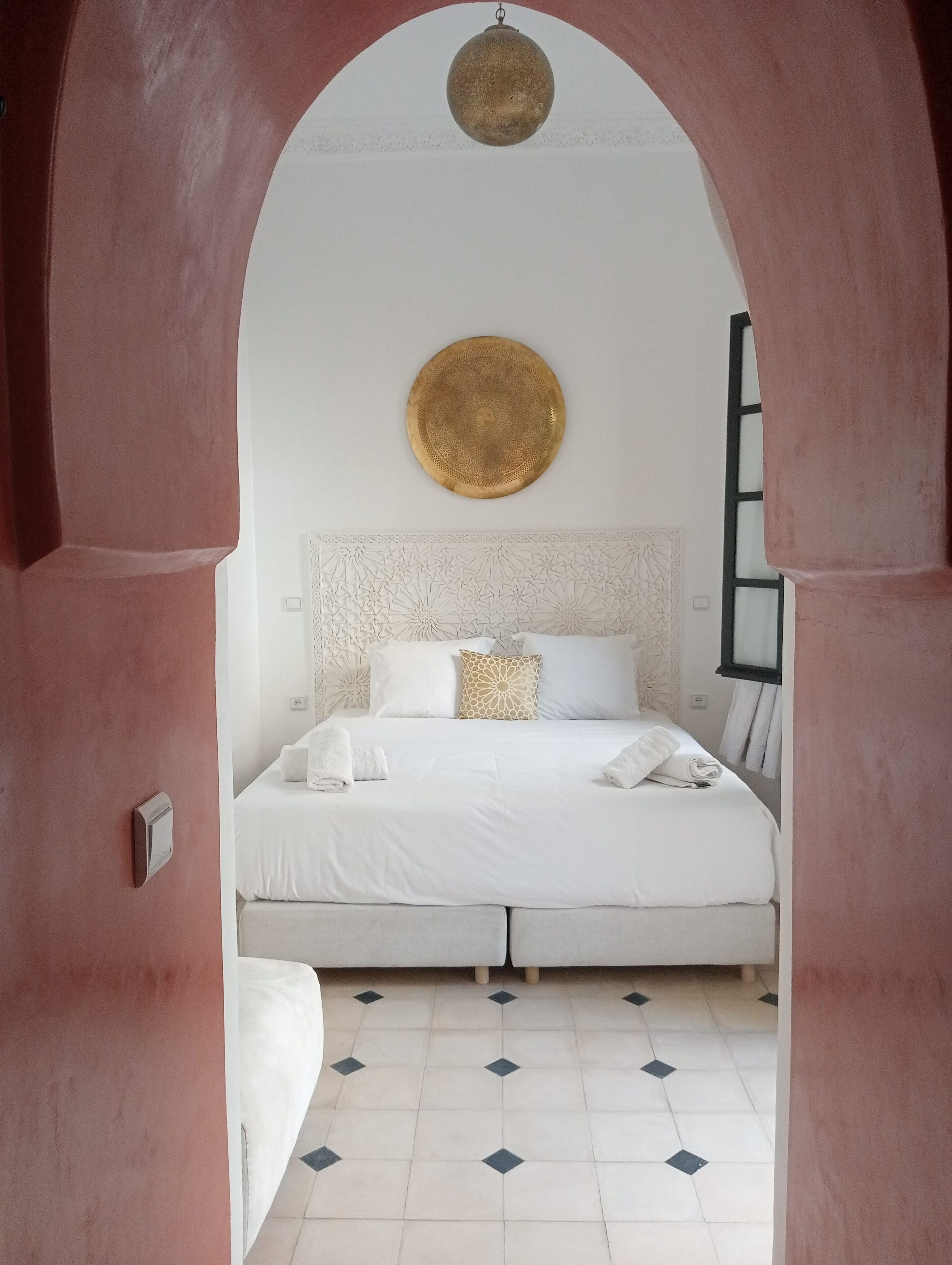 浪漫双人房 | 高档床上用品、客房内保险箱、熨斗/熨板、免费 WiFi