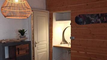 1 chambre, fer et planche Ă  repasser, Wi-Fi gratuit, draps fournis