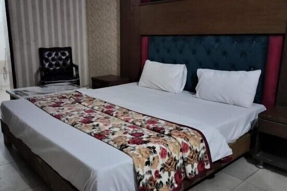 Habitación doble Deluxe | Insonorización, tabla de planchar con plancha y wifi gratis