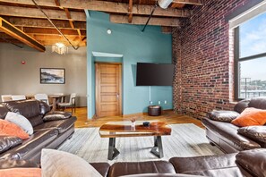 Smart TV - Enjoy downtown living with the comforts of home! (Springfield)