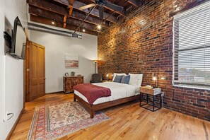 2 habitaciones, escritorio, tabla de planchar con plancha y wifi gratis 