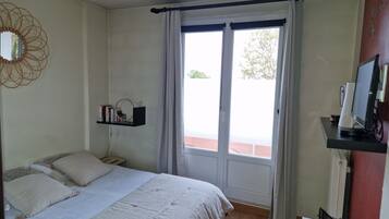 1 bedroom, iron/ironing board, free WiFi, bed sheets