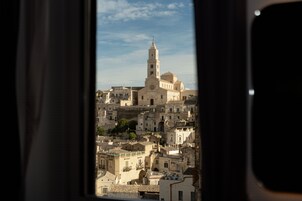 Camera Superior, 1 letto king, vista città, piano elevato | Lenzuola Frette, biancheria da letto di alta qualità