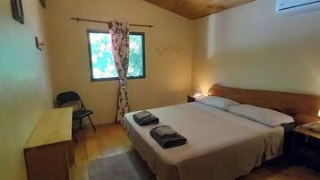 4 bedrooms, WiFi, bed sheets