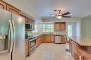 Cookware/dishes/utensils - Canal-Front Fort Lauderdale Oasis w/ Boat Dock! (Fort Lauderdale)