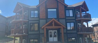 Relaxing Mountain View Condo in Beautiful Radium