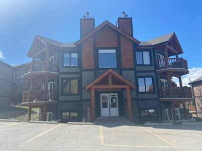 Relaxing Mountain View Condo in Beautiful Radium