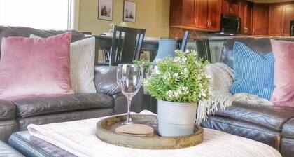 Relaxing Mountain View Condo in Beautiful Radium