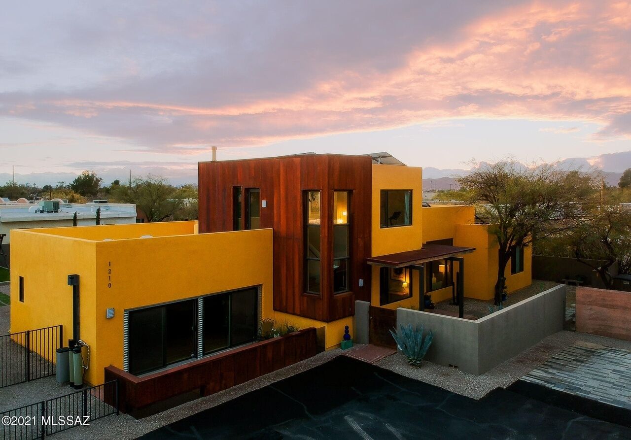 Modern Home in Tucson: Luxury Pool, Balcony Patio!