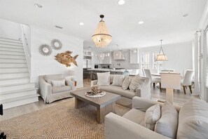 Smart TV, table football - Private Hot Tub ~ Seacrest Pool ~ Walk to Beach (Seacrest)