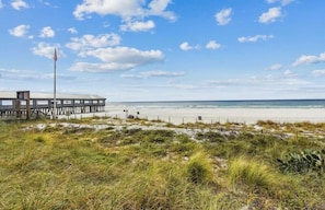 På stranden