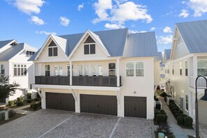 Exterior - 🐢 6 -Seater Golf Cart | Bikes | Near The Big Chill | 2 Resort Pools | Sleeps 5 🏖️ (Inlet Beach)