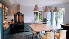 Mikrowelle, Ofen, Herdplatte, Geschirrspüler