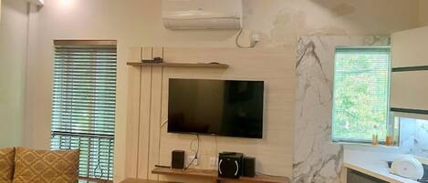 32–tuumainen LCD-televisio, jossa kaapelikanavat