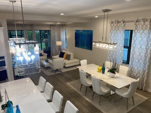 Dining - Welcome to this brand new exquisitely furnished Vila with a community pool & spa (Naples)