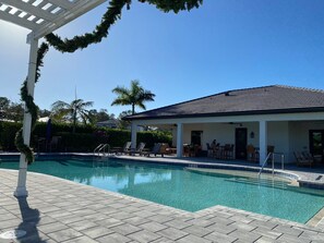 Pool - Welcome to this brand new exquisitely furnished Vila with a community pool & spa (Naples)
