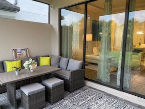 Outdoor dining - Welcome to this brand new exquisitely furnished Vila with a community pool & spa (Naples)