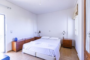 3 quartos, cofres nos quartos, escrivaninha