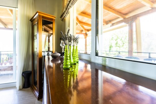 Astali Villa: Cozy Elegant Villa with Pool. 5-minute walk to the beach!