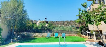 Astali Villa: Cozy Elegant Villa with Pool. 5-minute walk to the beach!