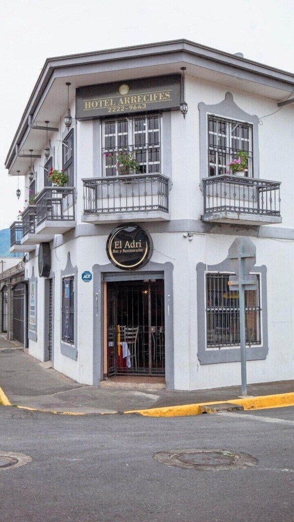 Front of property - Hotel Arrecifes (San José)