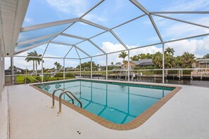 Piscine extérieure, piscine chauffée