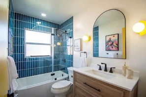 Hair dryer, towels, soap, shampoo - Canal Waterfront Oasis• Solar Heated Pool & Pet Friendly (Cape Coral)