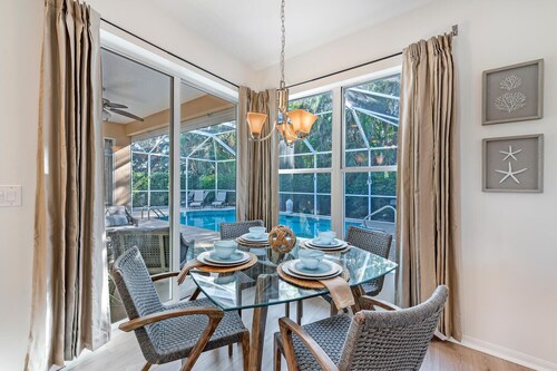 Paradise Escape Luxury Pool w/Game Room Close to All! Minutes to Beach 
