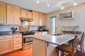 Fridge, microwave, oven, stovetop - 3BR Home w/ Pool & Fireplace – Ideal for Families, Professionals, Extended Stays (Lottsburg)