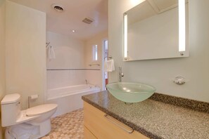 Shower, jetted bath, hair dryer, towels - 3BR Home w/ Pool & Fireplace – Ideal for Families, Professionals, Extended Stays (Lottsburg)