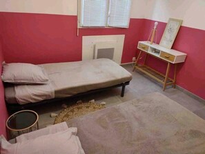 2 chambres, fer et planche à repasser, Wi-Fi, draps fournis