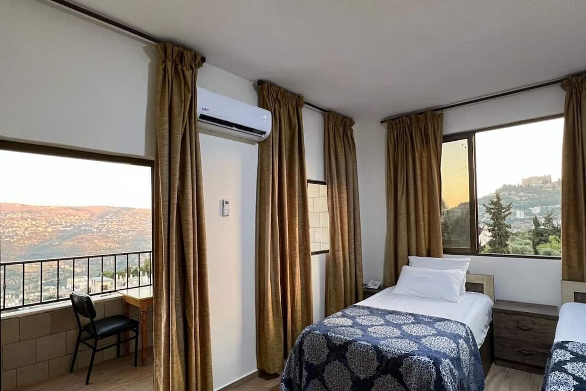 2 bedrooms, soundproofing, bed sheets
