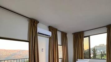 2 bedrooms, soundproofing, bed sheets