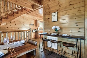 Dining - 🐻Last minute deals! Theater-Pool table-Hot tub-Shuffleboard-Views-Dogs welcome🐻 (Sevierville)