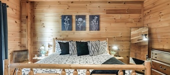 🐻Fall discounts! Theater-Pool table-Hot tub-Shuffleboard-Views-Dogs welcome🐻