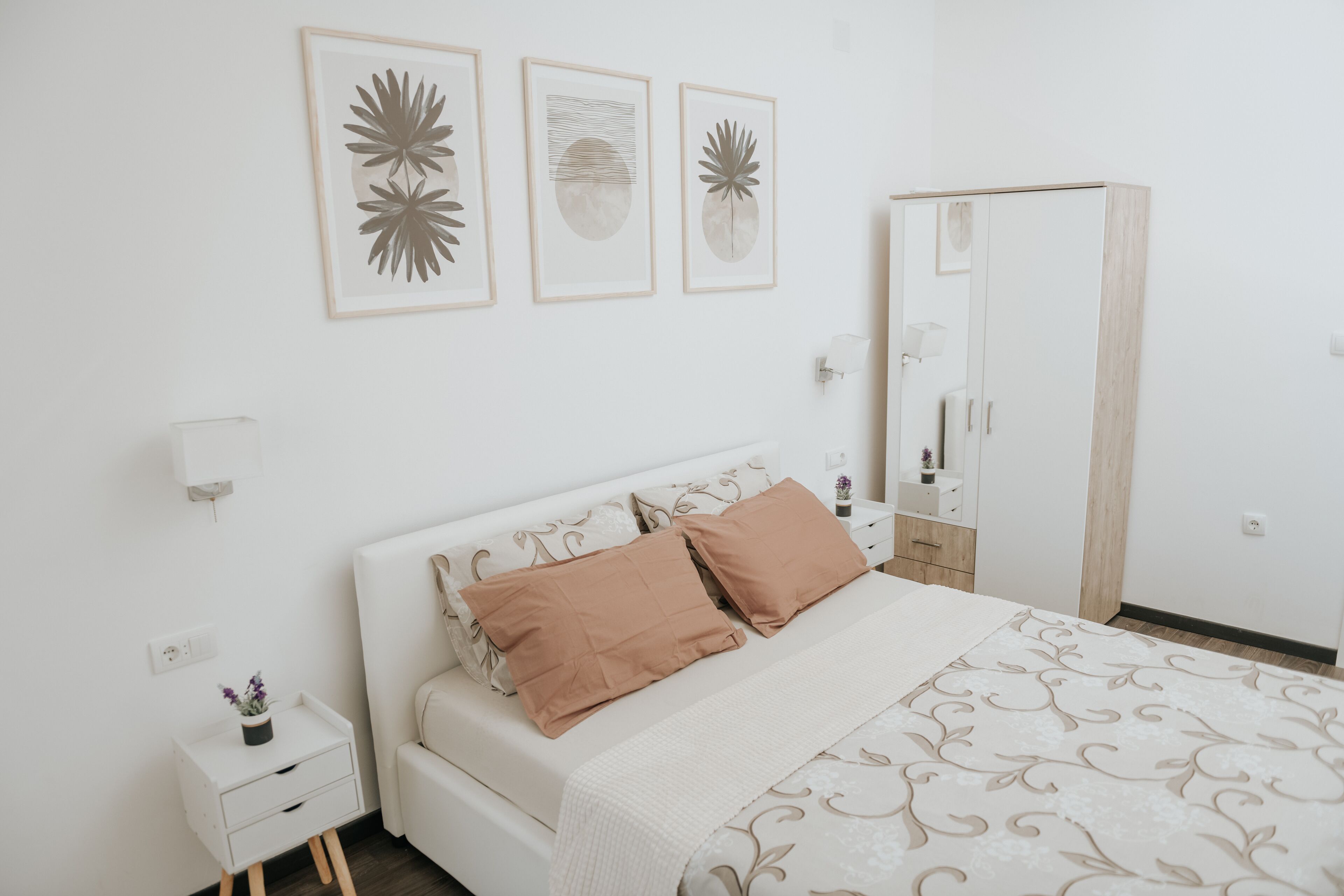 6 Schlafzimmer, Bügeleisen/Bügelbrett