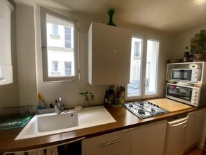 Microwave, oven, stovetop, dishwasher - Belleville-buttes Chaumont, Confort & Lumineux ! (Paris)