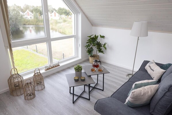 Fireplace, books - 1 - 4 Personen Haustiere Willkommen Großer Garten 2 Schlafzimmer, 1 Bad mit Dusche und WC, Whirlpool, Sauna, 1 WC Separat (Nordhorn)