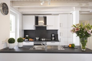 Fridge, oven, dishwasher, coffee/tea maker - 1 - 4 Personen Haustiere Willkommen Großer Garten 2 Schlafzimmer, 1 Bad mit Dusche und WC, Whirlpool, Sauna, 1 WC Separat (Nordhorn)