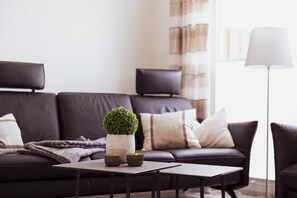 Fireplace, books - 1 - 4 Personen Haustiere Willkommen Großer Garten 2 Schlafzimmer, 1 Bad mit Dusche und WC, Whirlpool, Sauna, 1 WC Separat (Nordhorn)