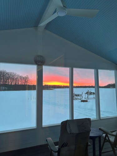 Lake front cottage on all sports Bear Lake in Hillsdale, Michigan