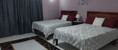 Chambre Quadruple | 1 chambre, fer et planche Ă repasser, Wi-Fi gratuit, draps fournis