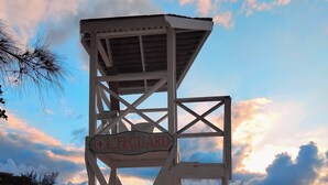 A lifeguard tower on a beach with a clear view of the ocean and a sunset in the background. - Apartment 379 Hudson Avenue (Montego Bay)