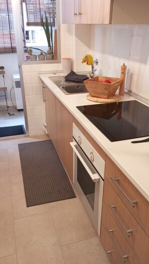 Private kitchen - Appartement Entièrement Meublé,centre Malaga Face Station Maria Sembrano (Málaga)