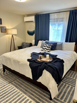 3 室のベッドルーム、アイロン / アイロン台、WiFi (無料)、ベッドシーツ