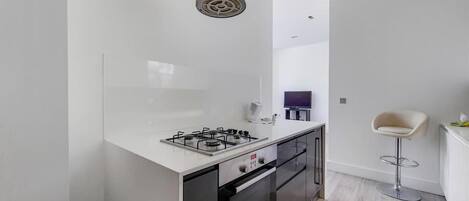 Refrigerador, microondas, horno, placa de cocina